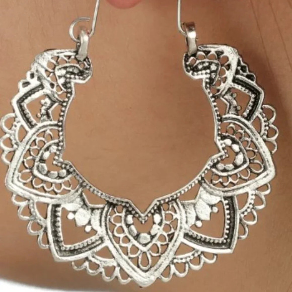 2 pairs! Silver-toned & Gold-toned Lacy Filigree & Floral Hoops - Picture 1 of 7